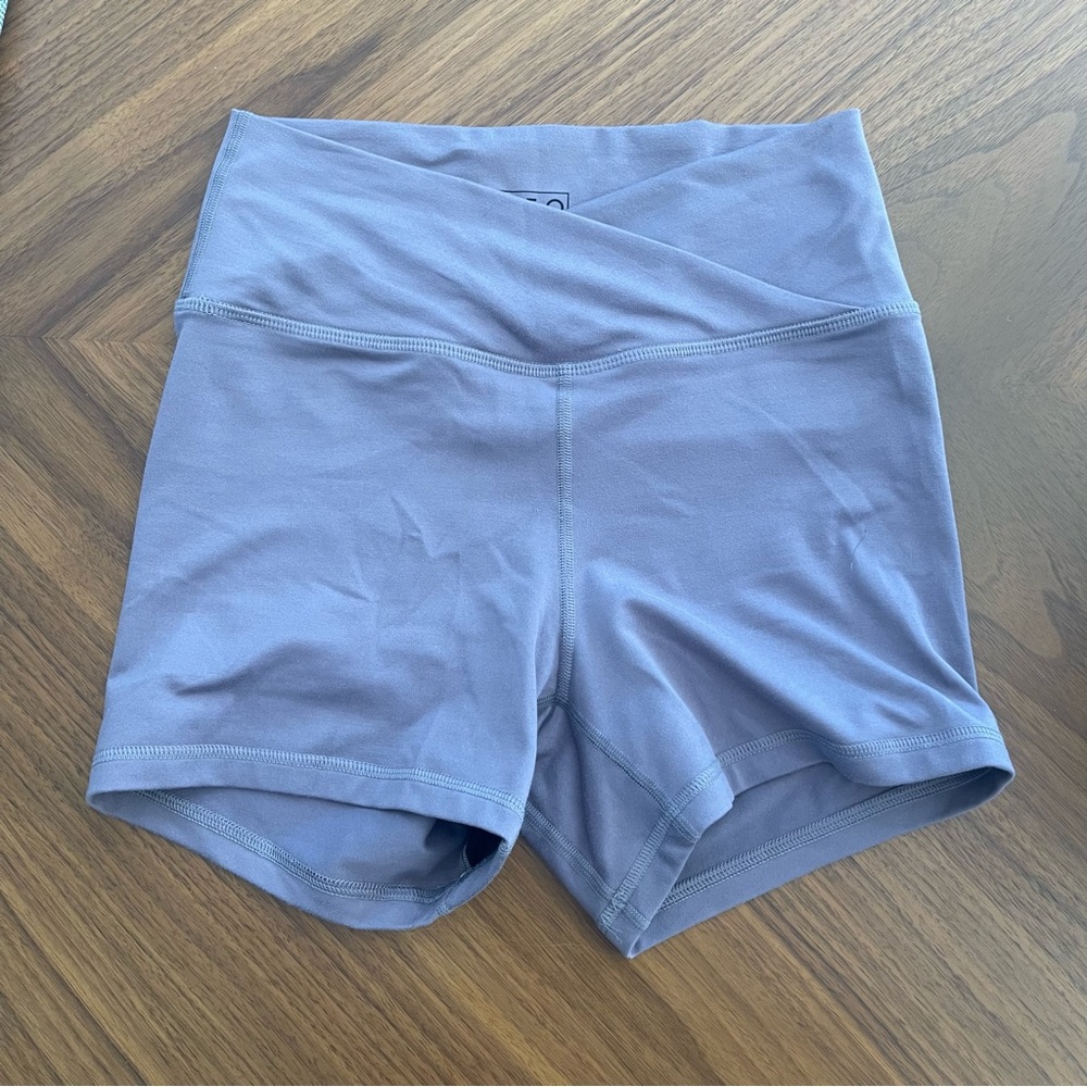 Fleo Size S High Rise V Waist Shorts Lilac